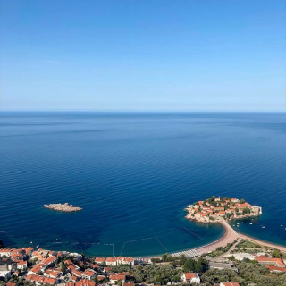 Semi-île au Monténégro, Sveti Stefan, où je profite chaque été de grandes baignades !